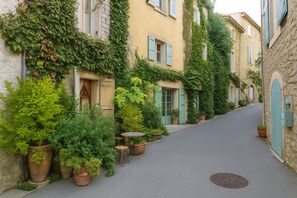 Exterior - Rock House – Pool & Authentic 17th-Century Home (Goult)