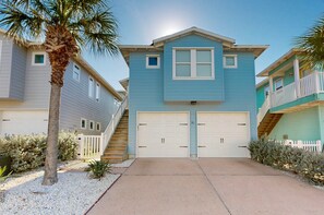 Exterior - VW 90 Gated in Village Walk, 2 Shared Heated Pools, Parking for 2, Pets Allowed (Port Aransas)