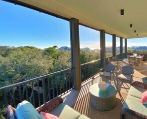 Property grounds - Snowbird discount!Luxe beach home with old world charm, chefs kitchen,coffee bar (Gulf Shores)