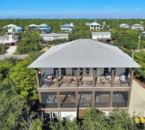Exterior - Snowbird discount!Luxe beach home with old world charm, chefs kitchen,coffee bar (Gulf Shores)