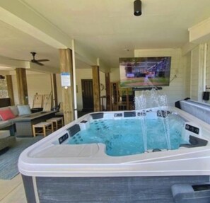 Interior - Snowbird discount!Luxe beach home with old world charm, chefs kitchen,coffee bar (Gulf Shores)
