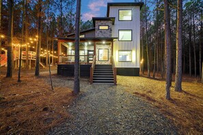 Exterior - New Luxury! Starlight Pines Hot Tub-Arcade-Firepit (Broken Bow)