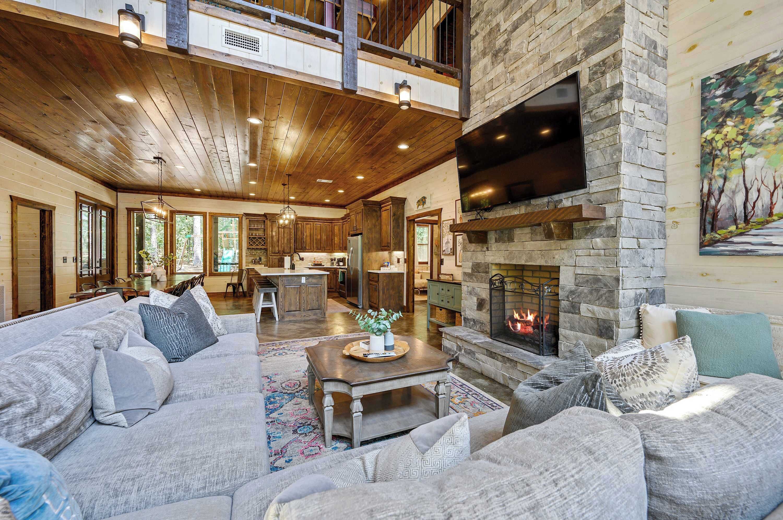 Televisión y chimenea 