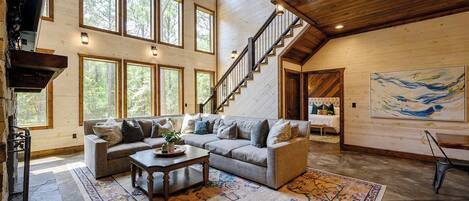 Televisión y chimenea