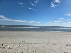 A beach with footprints in the sand and a clear sky. - 2-bedroom condo in charming Hilton Head Island 5 minute walk to the beach (Hilton Head Island)