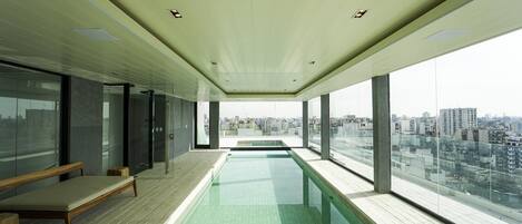 Piscine couverte, piscine extérieure