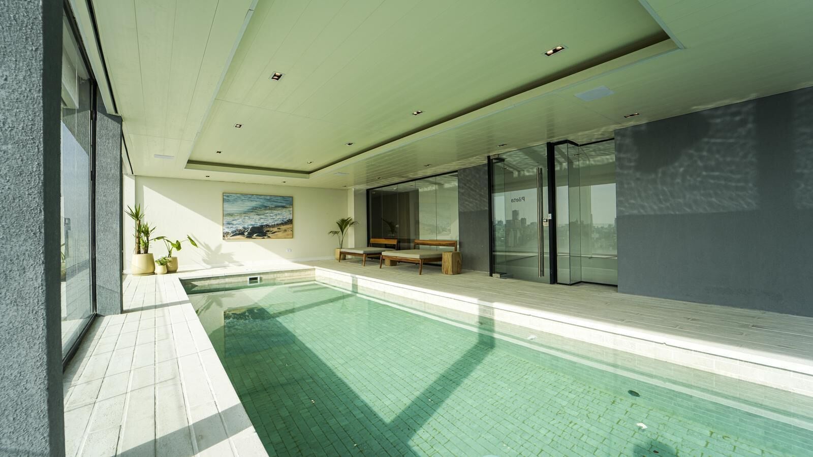室内游泳池，室外游泳池