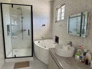 Towels, toilet paper - Bateria Seaside Lodge (San Esteban)