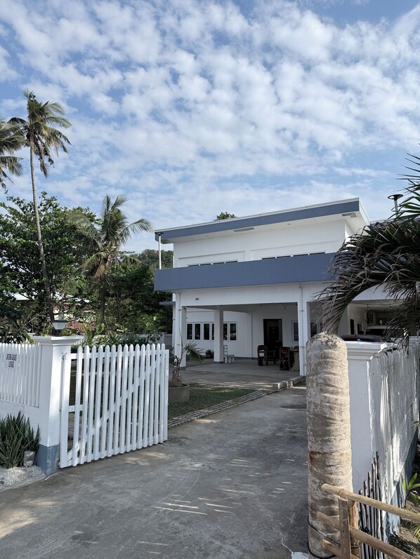 Exterior - Bateria Seaside Lodge (San Esteban)