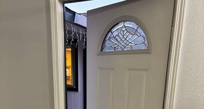 Private Guest House Cozy & Clean Living Room + Bath Great Location