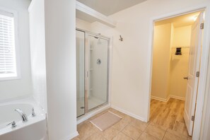 Hair dryer, towels, soap, toilet paper - Spacious & Quiet Home - 4BR + Office - Water Views (Hanahan)