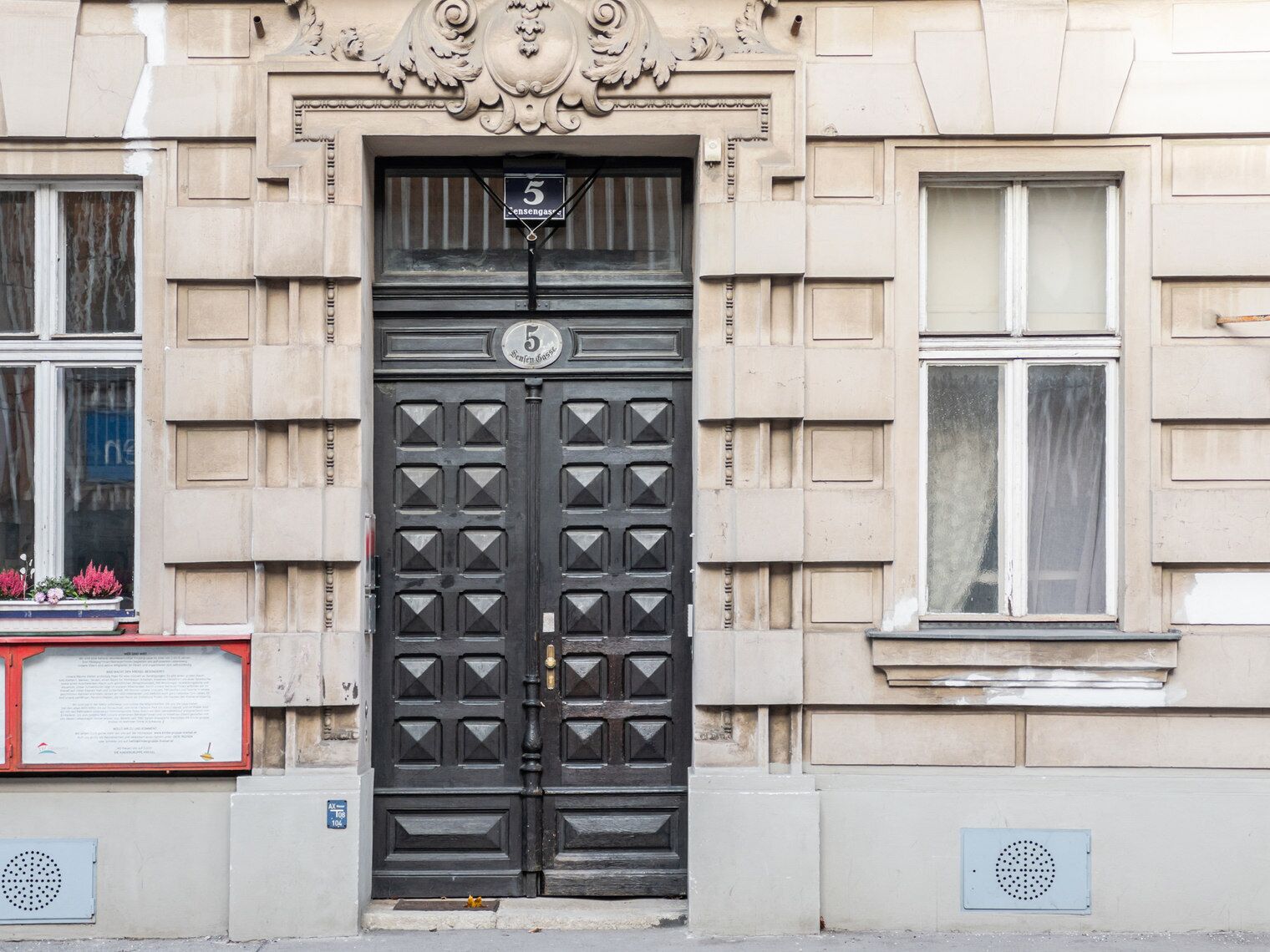 تفاصيل الفندق من الخارج