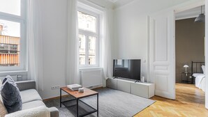 Unclassified image, 4 of 33, button - Blueground | Alsergrund, view, nr Votivkirche (Vienna)