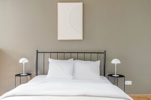 3 bedrooms, iron/ironing board, WiFi, bed sheets - Blueground | Alsergrund, view, nr Votivkirche (Vienna)