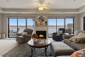 Smart TV, books - Lakeview Condo at The Falls w/ Wraparound Screened Porch, 2 PWC Slips & Pools at 2 MM (Lake Ozark)