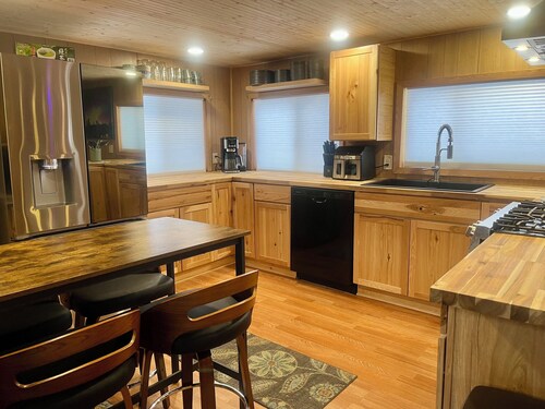 Cozy river cottage, 2bedroom 2bathroom in charming Beaverton