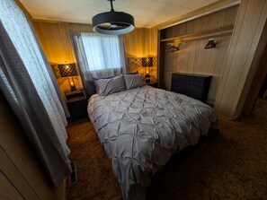 2 bedrooms, desk, iron/ironing board, free WiFi - Cozy river cottage, 2bedroom 2bathroom in charming Beaverton (Beaverton)