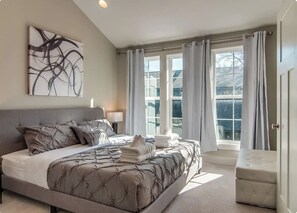 4 bedrooms, free WiFi, bed sheets - Beech House, 3BR/4BA, King Beds, Garage, 12S (Nashville)