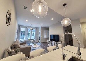 Smart TV, books, stereo - Beech House, 3BR/4BA, King Beds, Garage, 12S (Nashville)