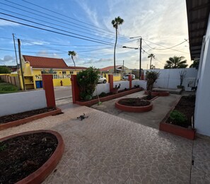 Property grounds - Perfectly located vacation home! 3 beds/2 bath (Noord)