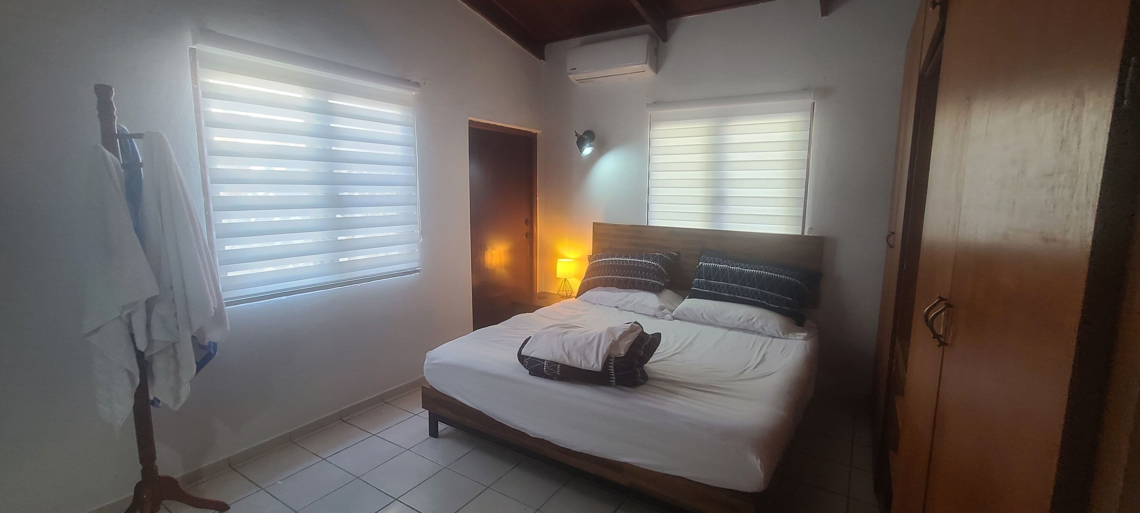 Bügeleisen/Bügelbrett, Internetzugang, Bettwäsche