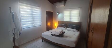 Bügeleisen/Bügelbrett, Internetzugang, Bettwäsche