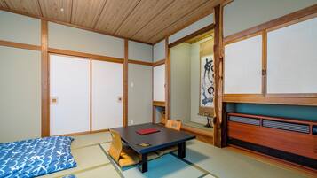 Room, Non Smoking (2F for 4 pax, with Bath/Toilet) | Peti besi dalam bilik, Wi-fi percuma