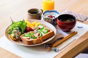 فطور ياباني مجانًا يوميًا