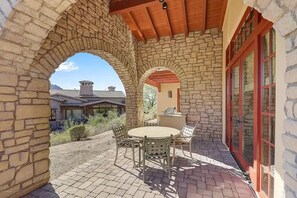 Outdoor dining - SWSS - Troon Club + Resort + Desert Oasis | Sleeps 8 | Full Service Amenities #121 (Scottsdale)
