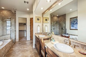 Shower, jetted bath, hair dryer, towels - SWSS 3BR Tranquility at The Rocks 121 | Luxury Resort, Golf Access, Daily Breakfast, Housekeeping... (Scottsdale)