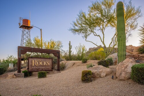 SWSS 3BR Tranquility at The Rocks 121 | Luxury Resort, Golf Access, Daily Breakfast, Housekeeping...
