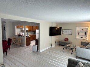 Living area - 3BR Coastal Getaway with Large Yard & BBQ near Anna Maria Island (Bradenton)