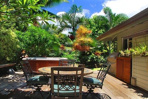 Spectacular Beachfront Home North Shore Haena perfect for your getaway