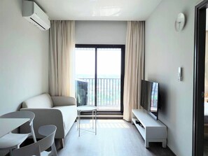 Living room - Room-apartment in Thon Buri 0 Meter From (Bangkok)