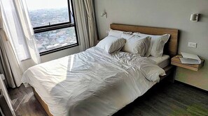 Shared Dormitory, 1 Bedroom, Accessible, Smoking | 1 bedroom - Room-apartment in Thon Buri 0 Meter From (Bangkok)