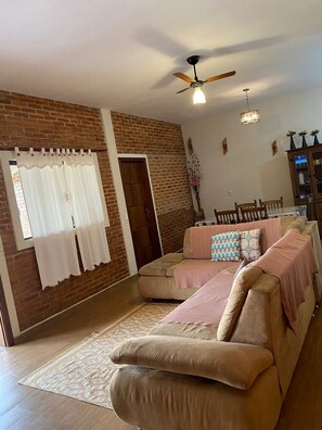 Living area - Cantinho Rústico com piscina privativa (Brotas)