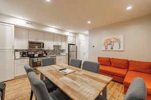 Dining - Fabulous 2-Bedroom Apartment in Capitol Hill (Washington)