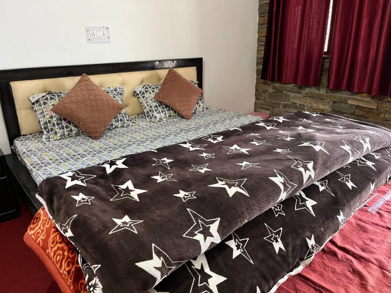 Comfort tweepersoonskamer, balkon, uitzicht op bergen | Luxe beddengoed, een bureau, een laptopwerkplek, beddengoed