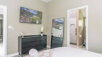 3 bedrooms, iron/ironing board, travel crib, free WiFi