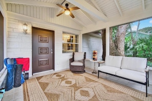 Property grounds - Spacious Fun Retreat Near the Beach / Jacuzzi (St. Petersburg)