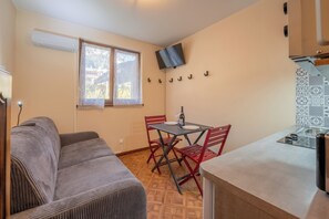 TV - Studio Du Lyret II, Chamonix, France (Chamonix)