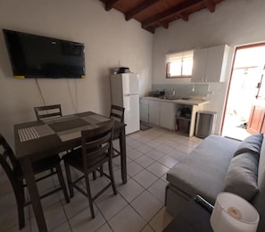 TV - Serene 1-bedroom condo with AC in charming Noord - unit B (Noord)