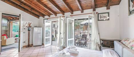 Bügeleisen/Bügelbrett, kostenloses WLAN, Bettwäsche