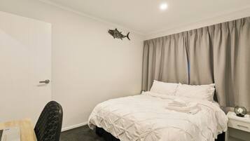 1 soverom, strykejern/-brett, wi-fi (inkludert) og sengetøy