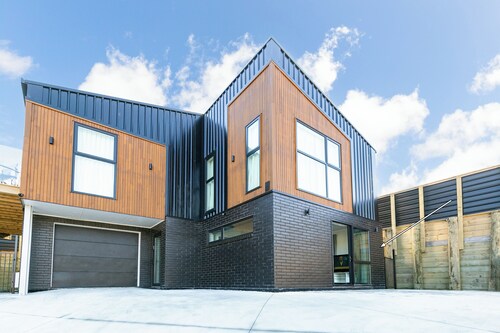 Modern, Private 1BR in Upper Hutt – Full Kitchen, Parking & 5 mins to Brewtown