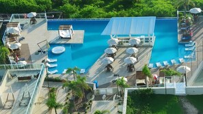 Pool - Beachfront Home Club | 15 Minutes from Beto Carrero World (Balneário Piçarras)