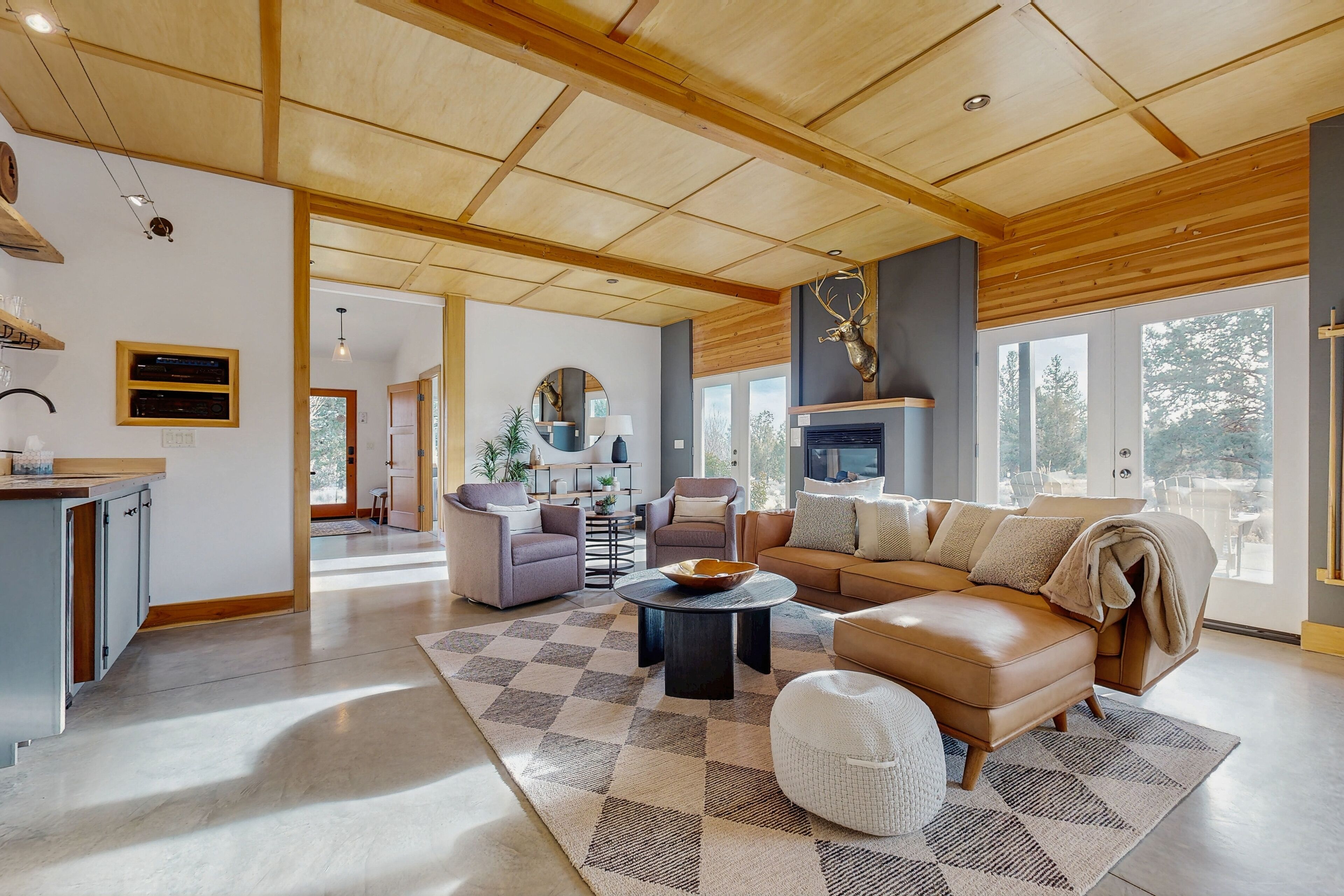 Televisión y chimenea 