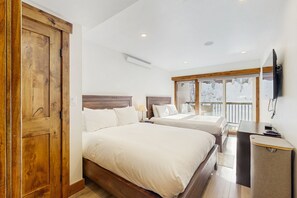 3 bedrooms, internet, bed sheets - Charming condo w/ full kitchen, shared pool & hot tub - near ski resort (Vail)