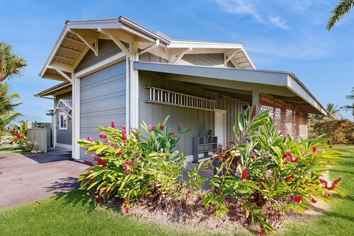 Cozy apartment on botanical estate near the ocean with WIFI & Smart TV