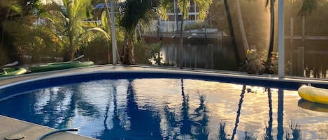 Et oppvarmet basseng